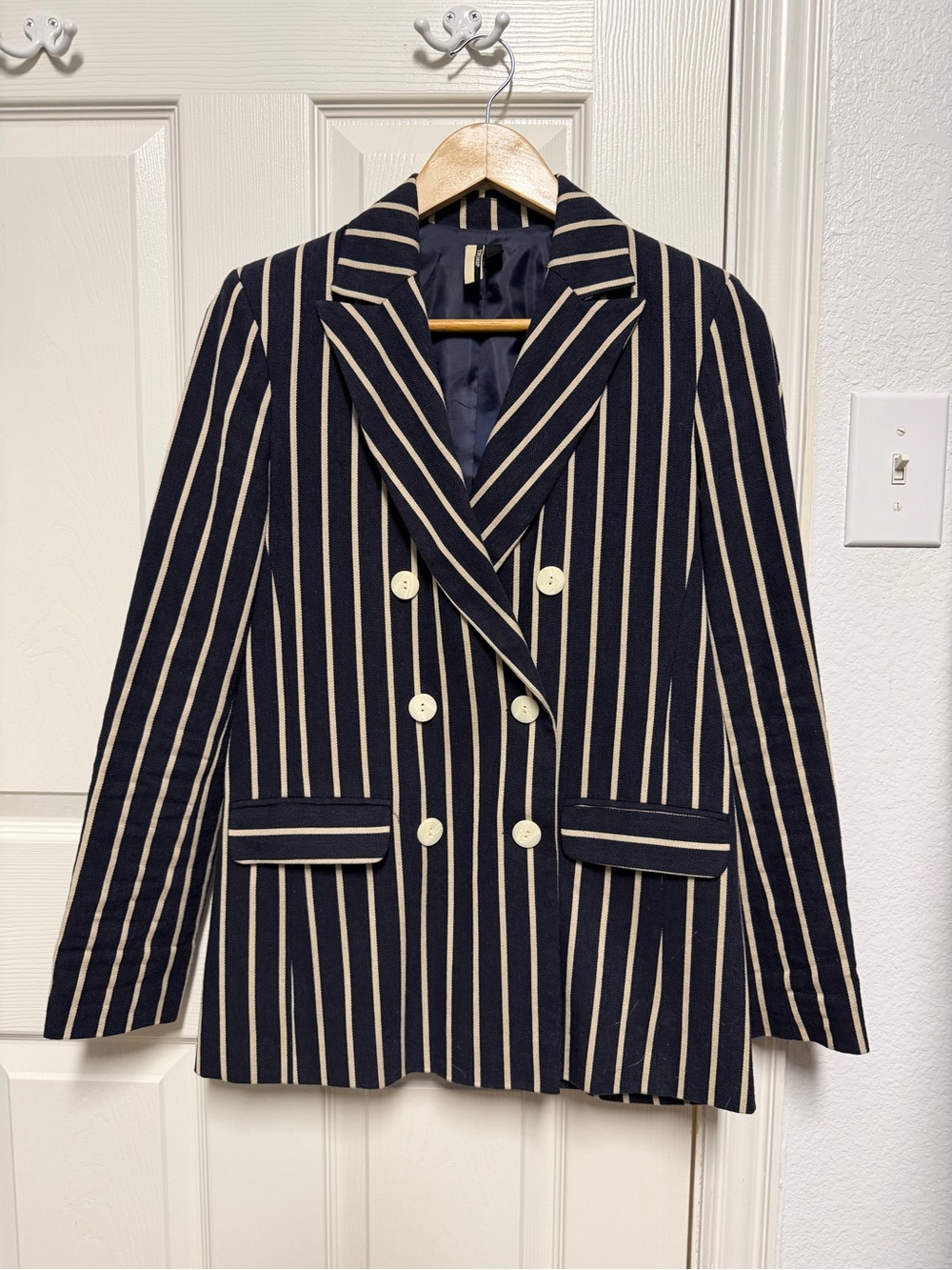 TOPSHOP Doubler-Breasted Navy & Cream Striped Blazer, size 2
